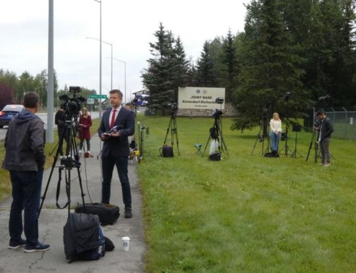 阿拉斯加峰会后酒店出现政府文件事件始末