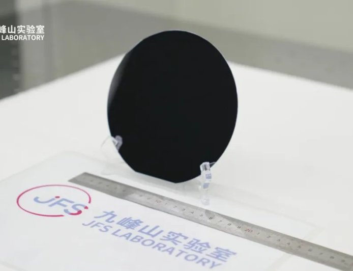 有望推动国产光芯片成本大降，我国成功开发 6 英寸 InP 激光器与探测器外延工艺