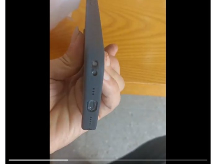 苹果 iPhone 17 系列手机“液态硅胶”保护壳曝光，底部带有挂绳孔