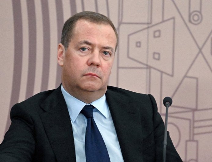 Russia’s Medvedev says Europe’s ‘coalition of the willing’ failed to outplay Trump after Zelenskyy meeting