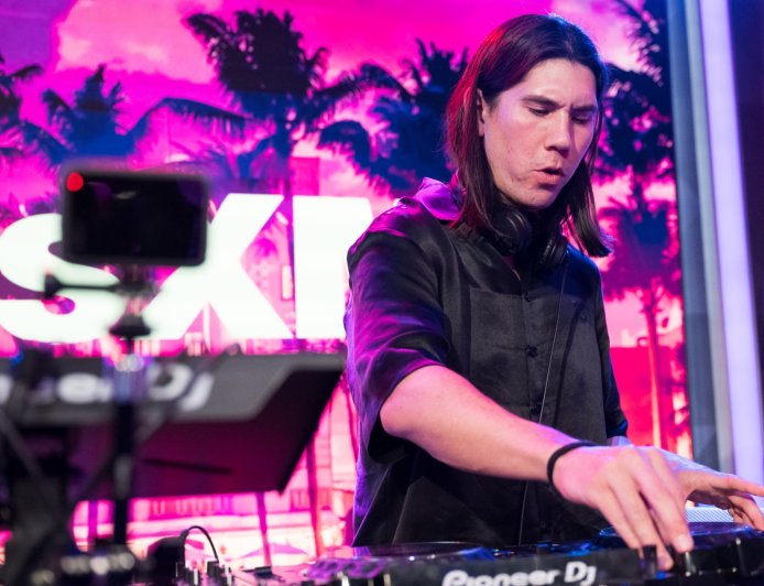 Justin Bieber Impersonator Tricks His Way Into Las Vegas Club