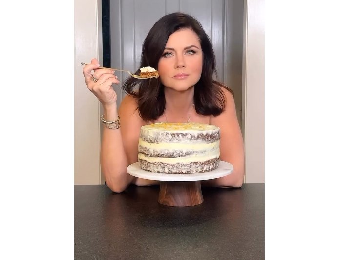 Tiffani Thiessen Serves Up 'Naked Carrot Cake' Recipe Video That's Going Viral