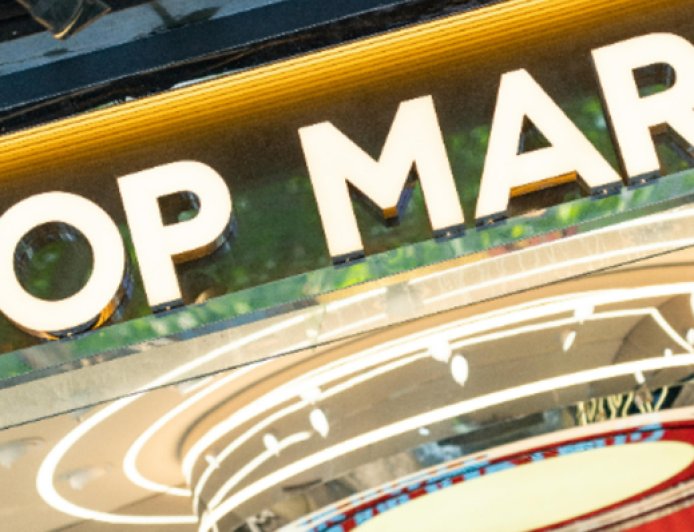 股价创新高！泡泡玛特上半年营收大增，大涨后机构观点现分歧