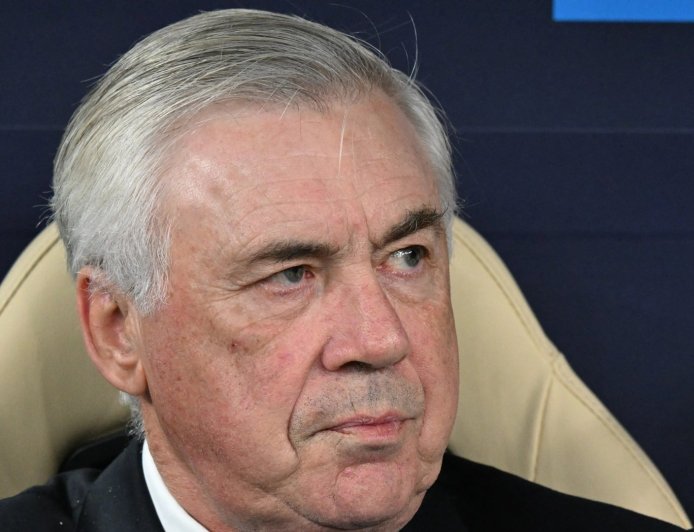Carlo Ancelotti told to play 44-year-old keeper with 1,391 games over Alisson and Man United target