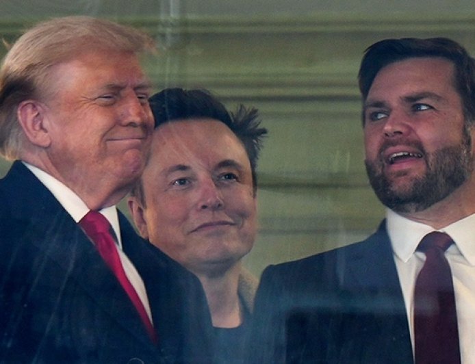 马斯克否认暂停组建新政党，万斯喊话：你已无法回归中间派