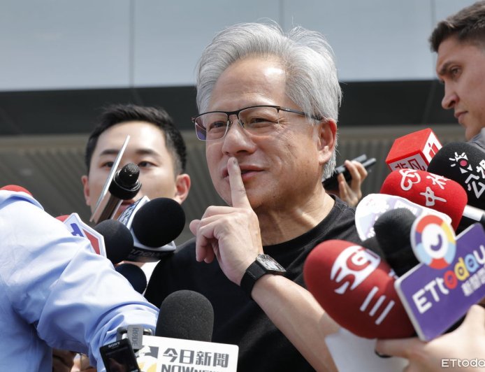 黃仁勳傳今早抵台! 專機預計降落松山機場