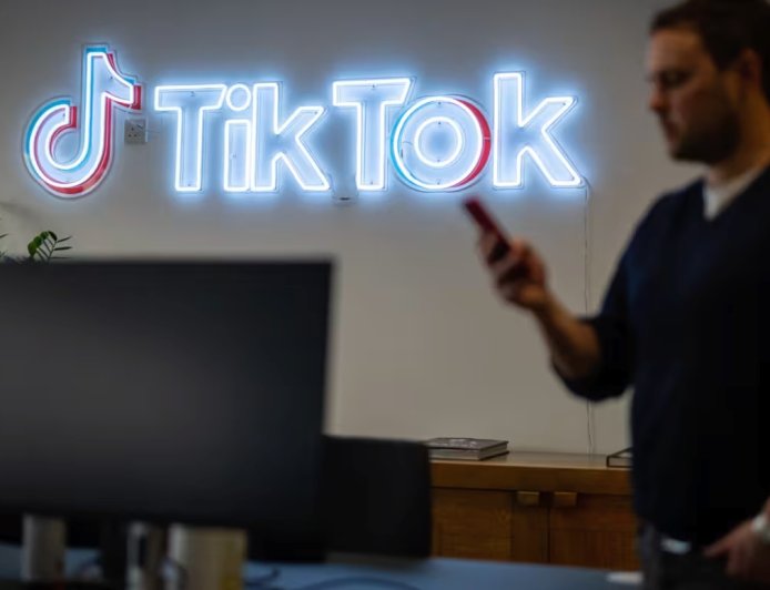 英国《网络安全法》生效后,TikTok 转向 AI 审核并裁员