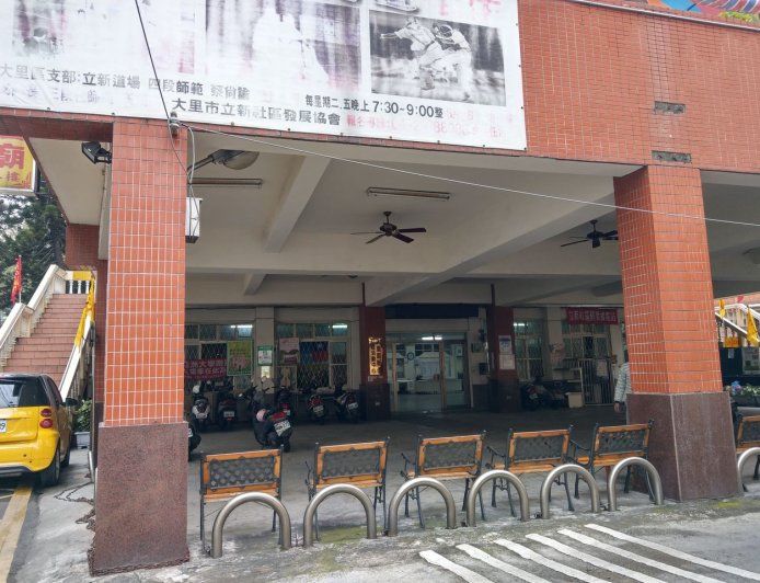 清潔隊員搬公投票匭！左腳姆指慘遭貨車尾門夾傷　緊急送醫