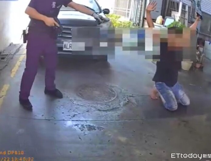 莽男當老爸學徒「喝酒不做事挨罵」開3槍洩恨 跪地被逮畫面曝