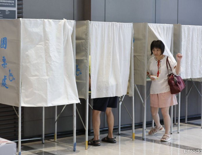 新北新店2女「撕毀公投票」!移請選委會裁罰 最高可罰5萬