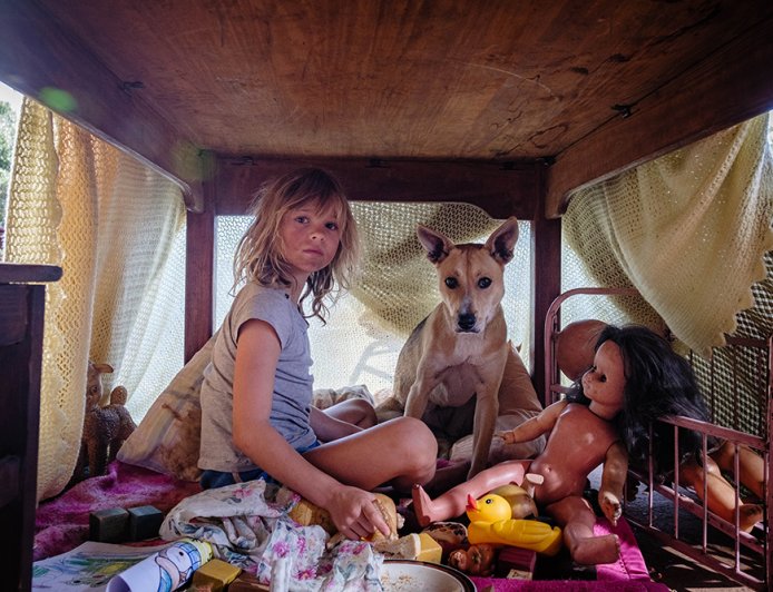 ‘Don’t Let’s Go to the Dogs Tonight’ Review: Embeth Davidtz Captures a Changing Africa Through a Child’s Eyes