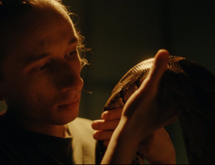 Queer Romance ‘Places Half Empty’ Explores Love and Belonging in Viktor Orbán’s Hungary, With Béla Tarr as E.P.