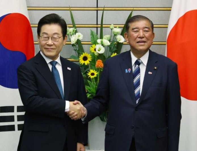 日本首相石破茂在关键的特朗普峰会前会见韩国总统李在明