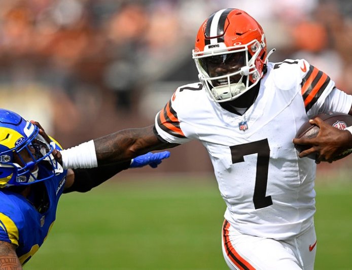 Browns cut Pro Bowl quarterback as team trims roster ahead of regular season