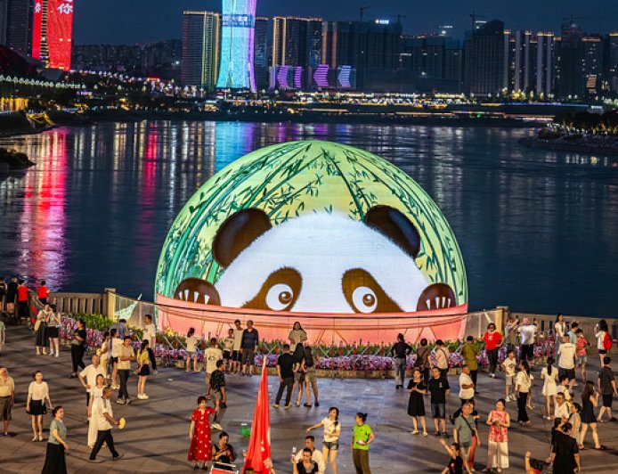城镇化进入下半场：以人为本，提高户籍人口城镇化率