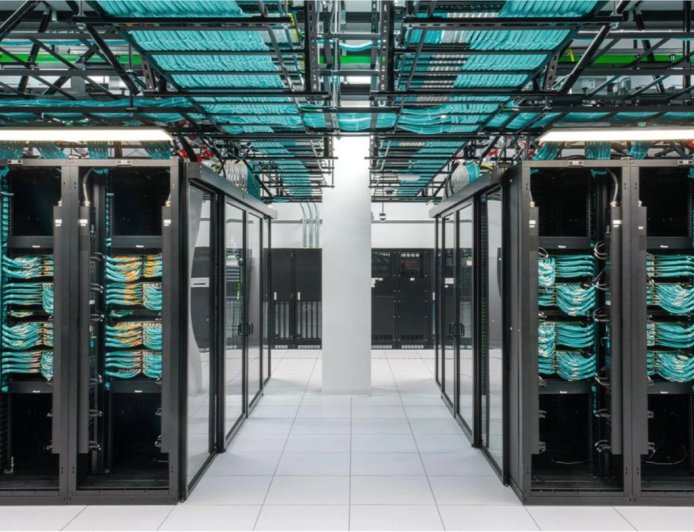 光取代铜缆:英伟达 2026 年 AI 集群将全面推动用光互联