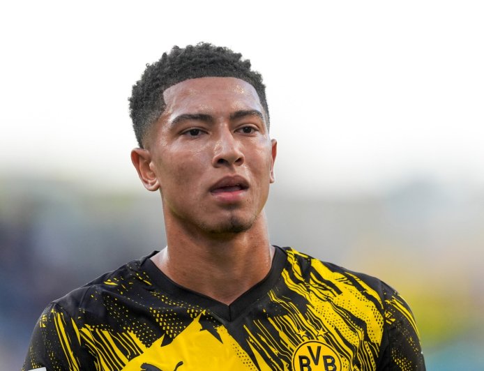 Jobe Bellingham’s father confronts Borussia Dortmund sporting director after half-time substitution