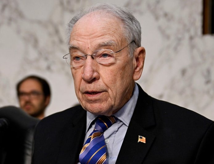 Top GOP senator defies Trump demand to bend Senate rules for his court picks