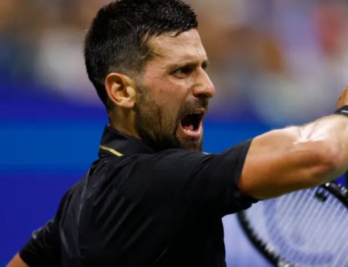 诺瓦克·德约科维奇在美网首轮比赛中奋力取胜