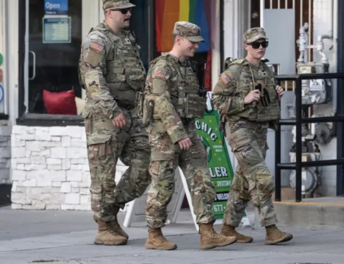 美国国民警卫队开始在华盛顿特区携带武器