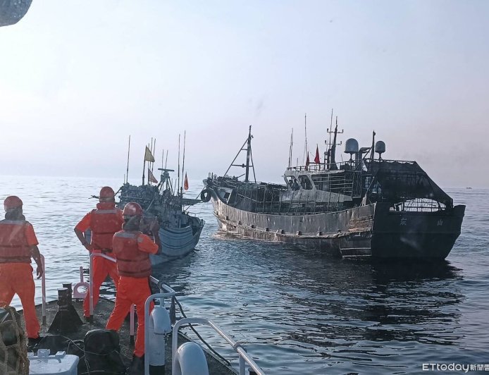 澎湖漁船疑遭大陸船舶擦撞！船體一度失去動力　海巡馳援助和解