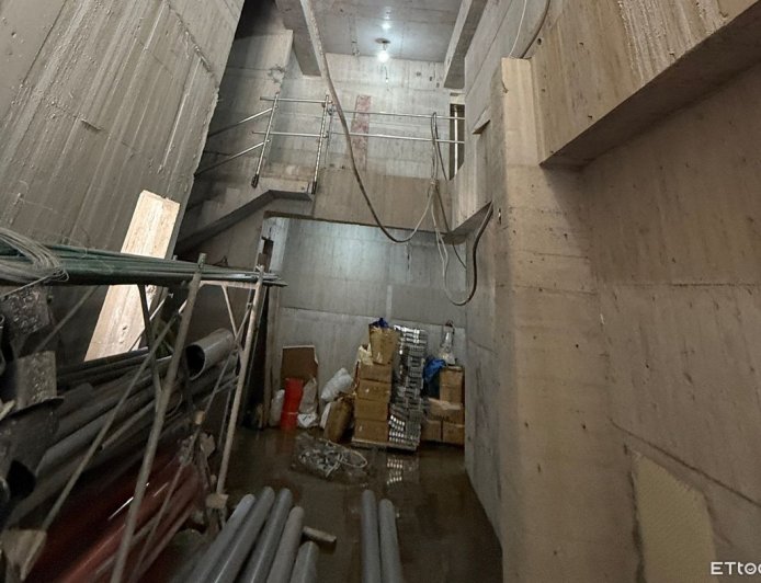 快訊／中和驚險工安意外！22歲男「10樓墜落」　被電纜纏住保命