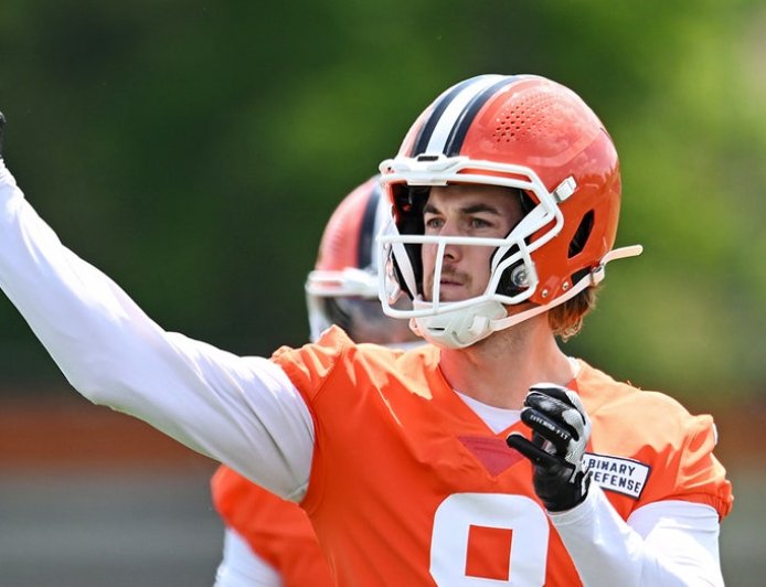 Browns make stunning Kenny Pickett trade to Raiders as backup quarterback role remains wide open