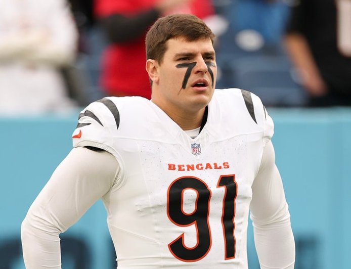 Bengals' Trey Hendrickson agrees to revised contract with $14M raise for 2025 NFL season