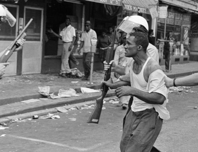 美国国民警卫队过去曾在何时因何事被部署？