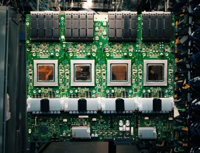 谷歌最强 AI 平台：第七代 TPU 架构 Superpod 曝光，9216 个芯片 + 192GB HBM