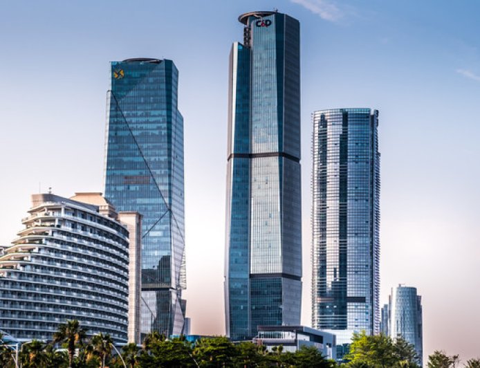 “地王”专业户建发下半年要以销定投控风险，灯塔项目将入市迎市场大考