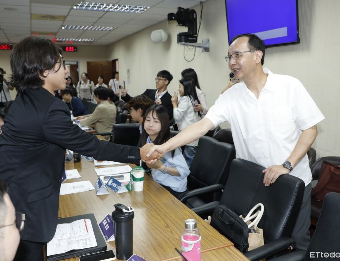 諷民進黨廣告文宣「執政太久老化」　朱立倫：就像以前的國民黨
