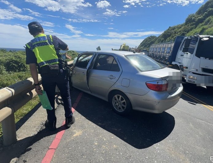 快訊／瑞芳蝙蝠洞死亡車禍！聯結車碰撞自小客　大車司機當場慘死