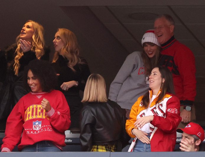 Inside Travis Kelce’s Relationship With Taylor Swift’s Family