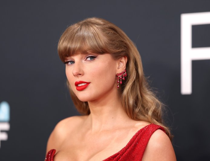 Why Taylor Swift Chose August 26 as Engagement Announcement Date