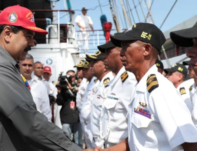 美国海军中队逼近：委内瑞拉部署军舰、无人机至海岸