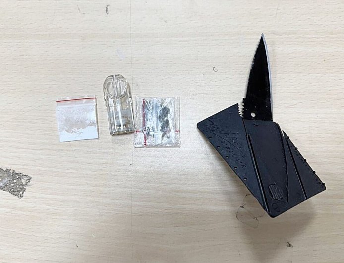 通緝犯拒盤查想尿遁遭壓制 警搜出喪屍煙彈+名片刀
