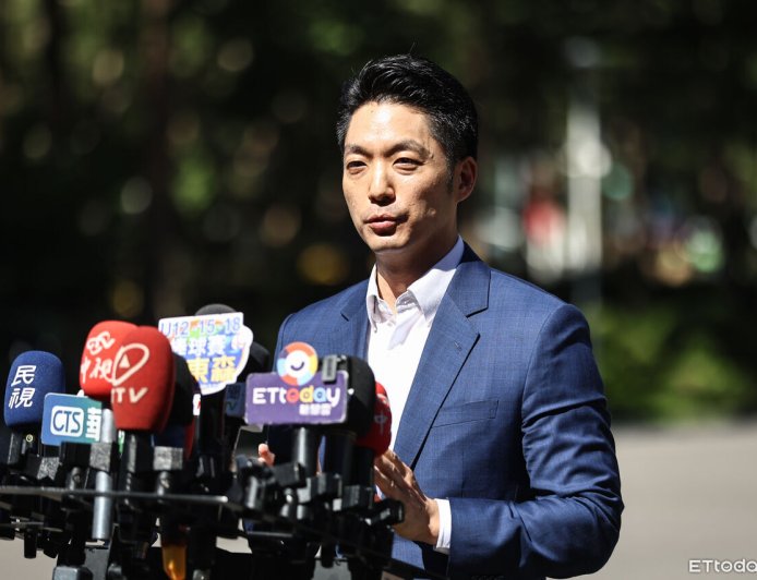 蔣萬安質疑補助款分配　呂建德批：有錢增敬老金「長照社安有做到？」