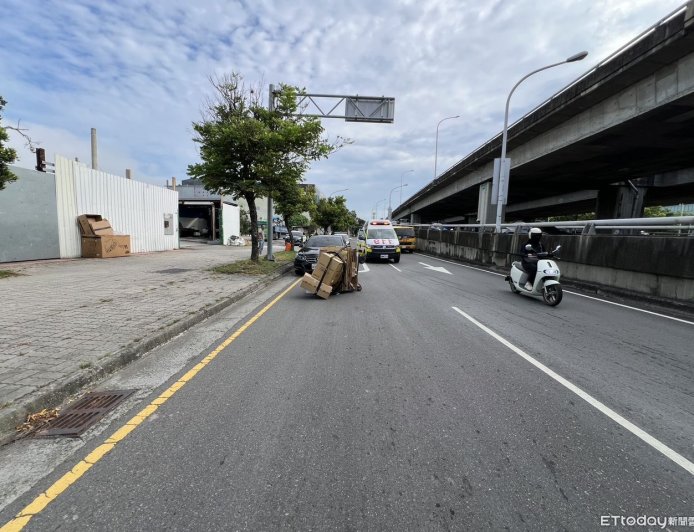 快訊／88歲阿婆推回收車遭賓士撞倒　男駕駛竟沒停車再把她輾死
