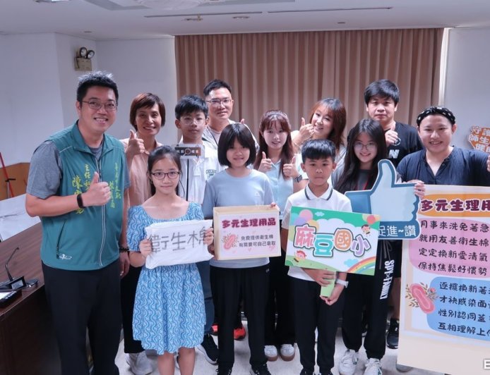 台南麻豆國小奪冠！　學生化身YouTuber拆解「神秘寶盒」