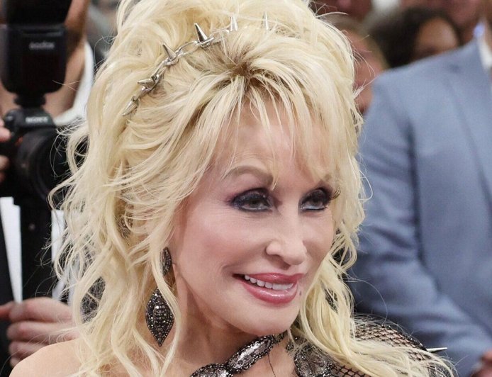 Dolly Parton Will Reportedly Explore Vegas With 'Some Friends For Laughs' Amid Her Grief