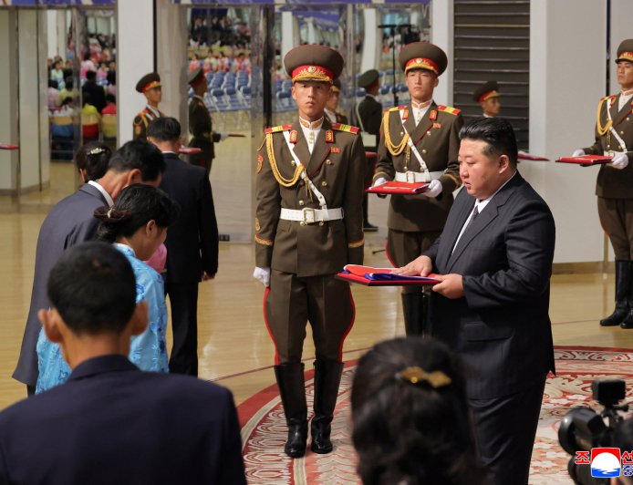 朝鲜领导人金正恩慰问为俄作战阵亡士兵家属