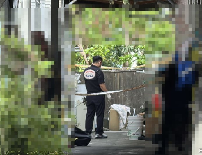 高雄命案現場畫面曝!姐弟戀同居「女亡滿牆血」 鑑識人員採證中