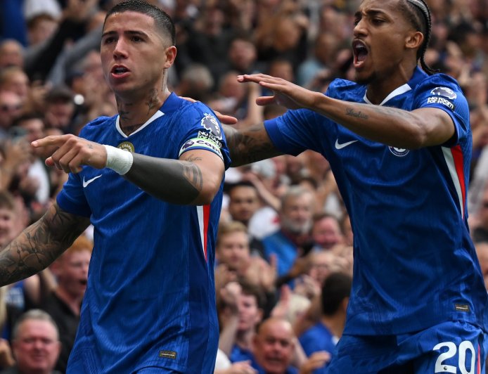 Enzo Maresca responds to viral video of seemingly furious Enzo Fernandez passing over Chelsea armband