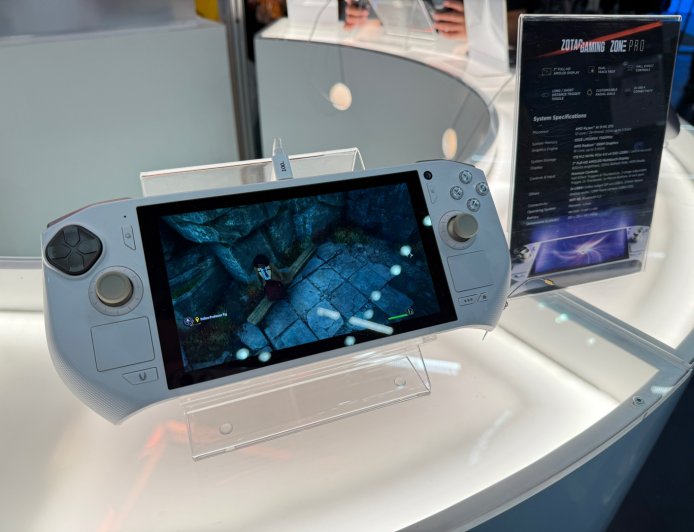 索泰 ZONE 游戏掌机迭代款定名 ZONE PRO：搭载 HX 370，目标 10 月上市