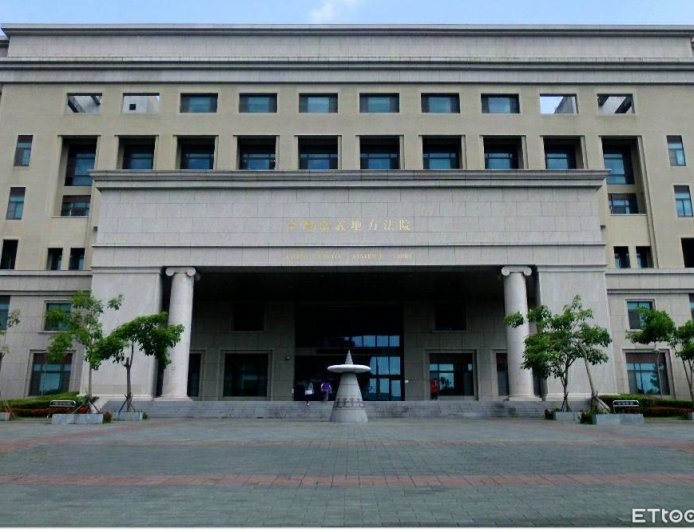 三角戀談判破裂!嘉義男開車把情敵撞重傷 遭判7年賠136萬