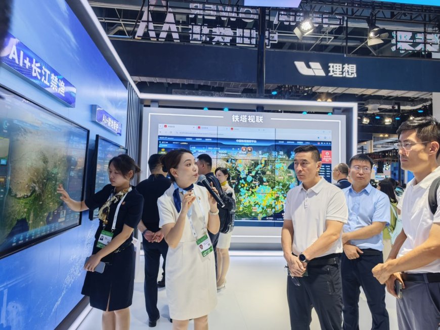 世界人工智能大会:初创公司少了,央企亲自下场,机器人还在找“活路”