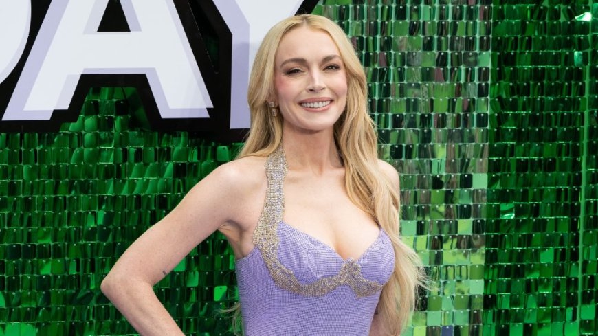 This $70 Shoulder Bag Looks Nearly Identical to Lindsay Lohan’s $6,500 Bottega One