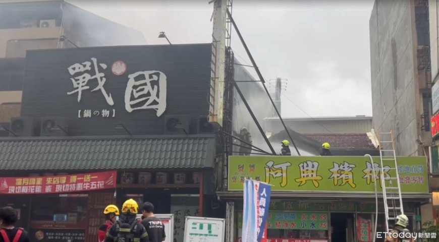快訊／台南火鍋店火警！2樓大量濃煙外竄　21車40人搶救中