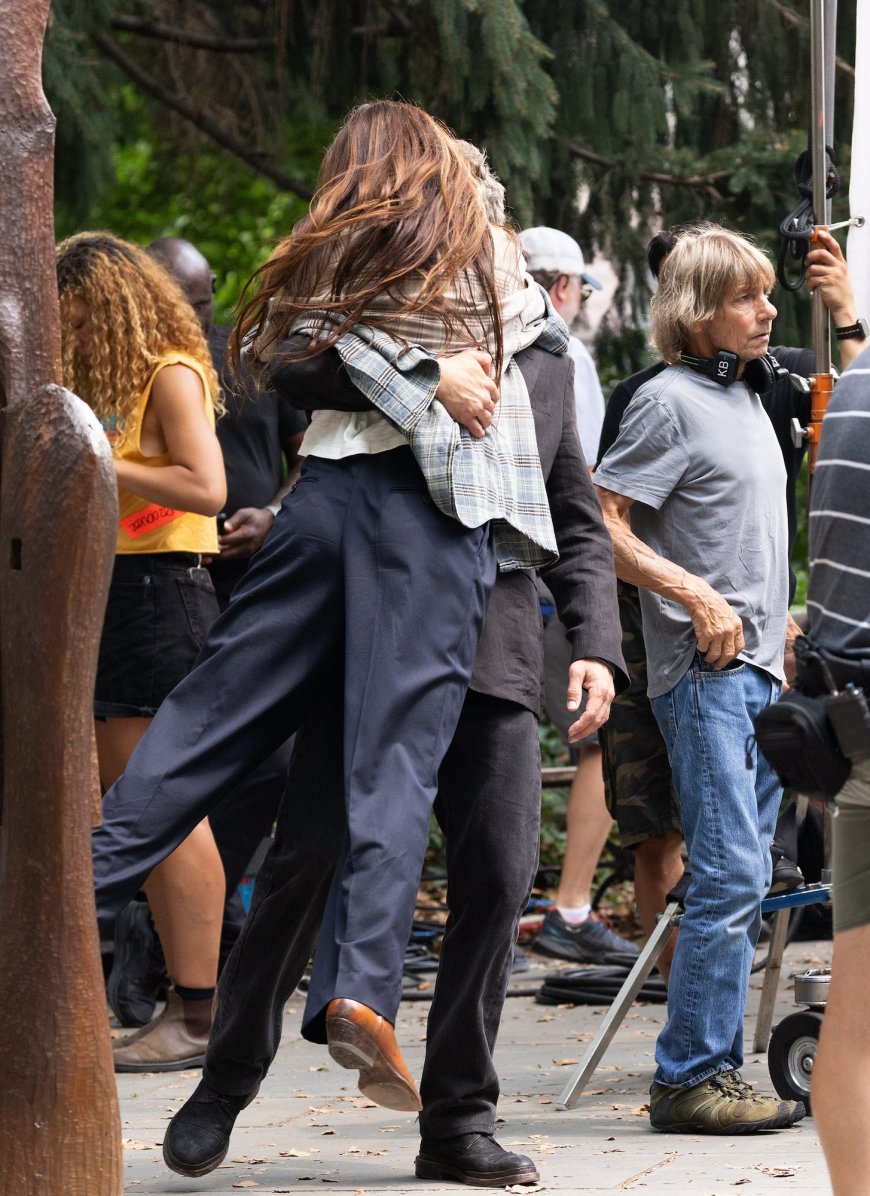 Katie Holmes Leaps Into Joshua Jackson’s Arms on ‘Happy Hours’ Set